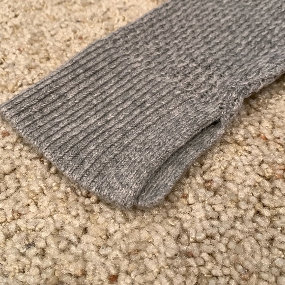 NWT Loft Sweater
Gray (Size M)
Beautiful details with sleeve/bottom slits - Picture 6 of 6